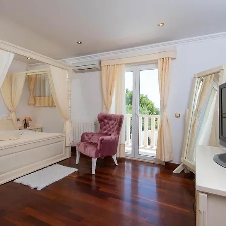 Ferienhaus Mit Privatpool Fuer 8 Personen Ca 200 Qm In Stankovic Bei Orebic, Dalmatien Sueddalmatien *