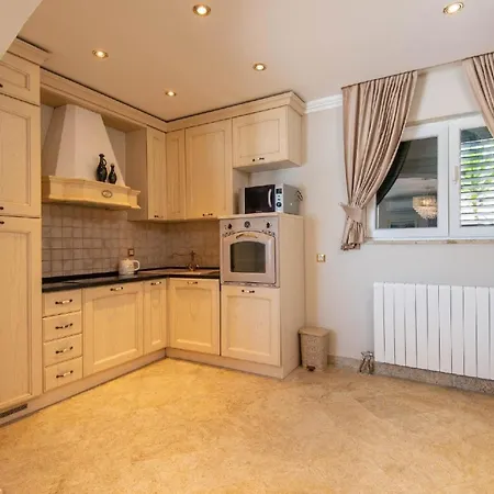 別荘 Ferienhaus Mit Privatpool Fuer 8 Personen Ca 200 Qm In Stankovic Bei Orebic, Dalmatien Sueddalmatien *